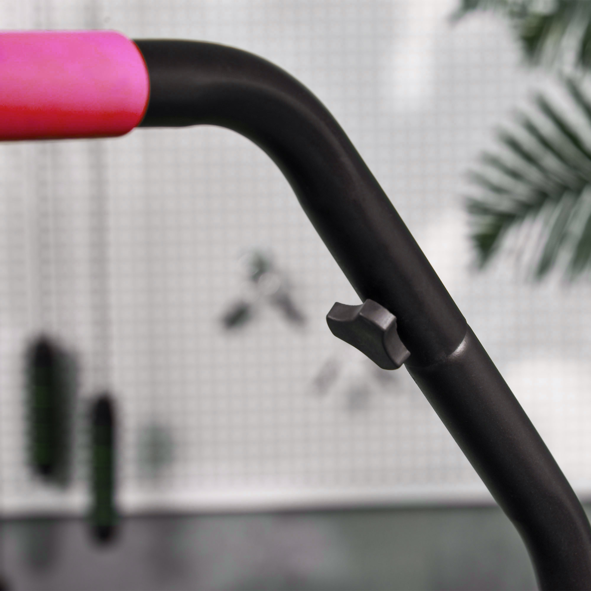 HOMCOM 40" Double Folding Trampoline/Rebounder With Foam Handle, Pink